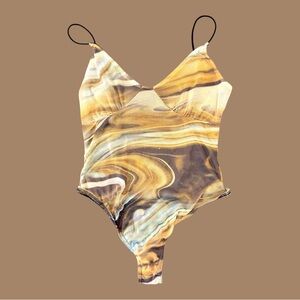 PrettyLittleThing Bodysuit in Swirled Brown and Tan